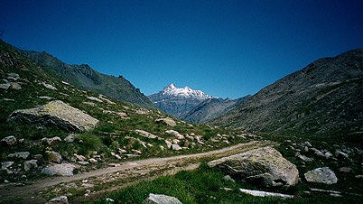 Path down to Pont